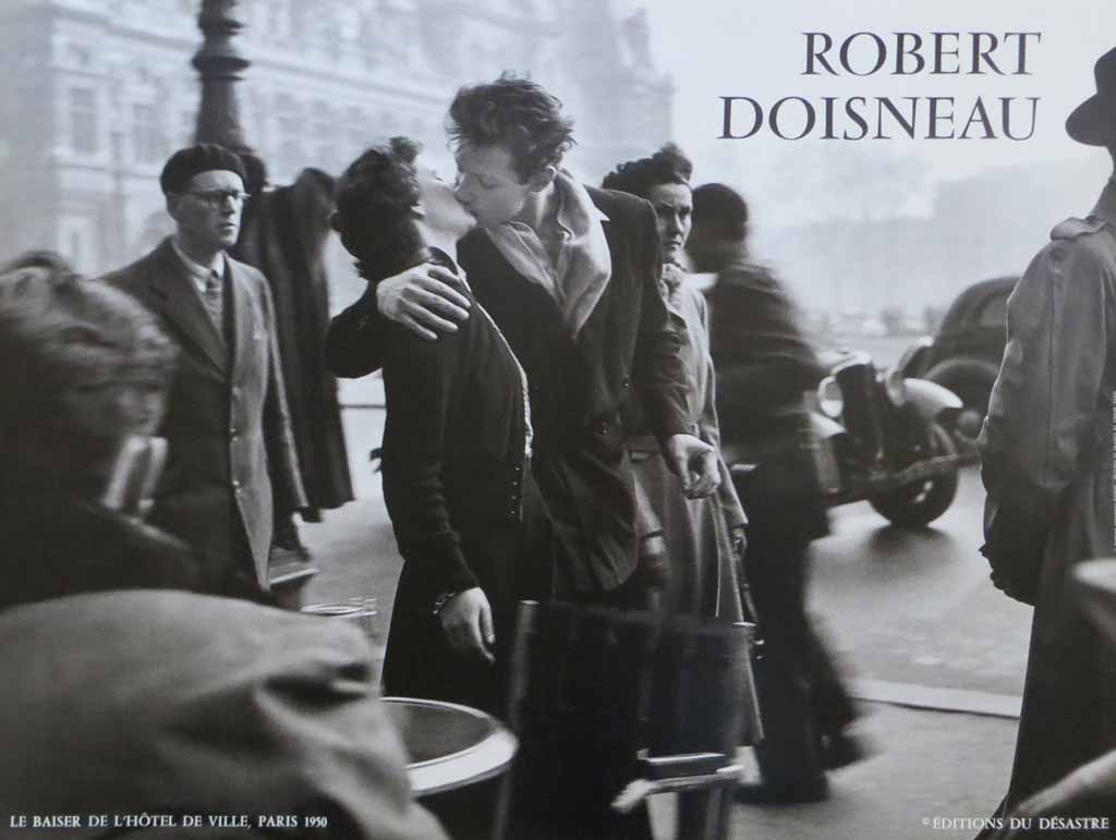 Le Baiser De L'Hotel De Ville Paris 1950 by Robert Doisneau - offset lithograph reproduction vintage poster art print